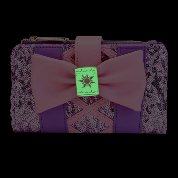 ✨NWT✨ Loungefly Exclusive Disney Rapunzel Sequin Glow Flap Wallet - Picture 5 of 5